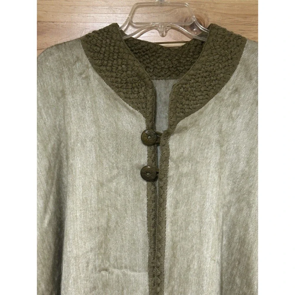 Uno Alla Volta Shupaca Poncho Shawl One Size Women’s Beige Alpaca Cape Buttons